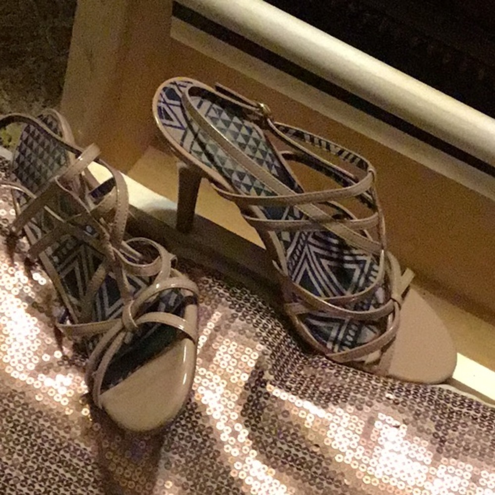 Shoes - Picture 4 of 7